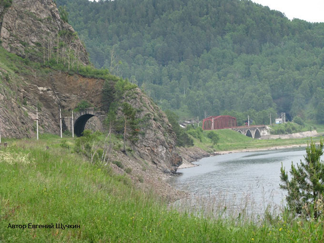 Байкал Кругобайкальская железная дорога КБЖД Мыс Половинный Чайкин Утёс самый короткий тоннель Фото